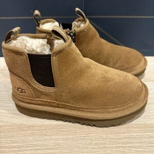 UGG® Kids' Neumel Chelsea Boot *NWOT* - Size 12 Kids